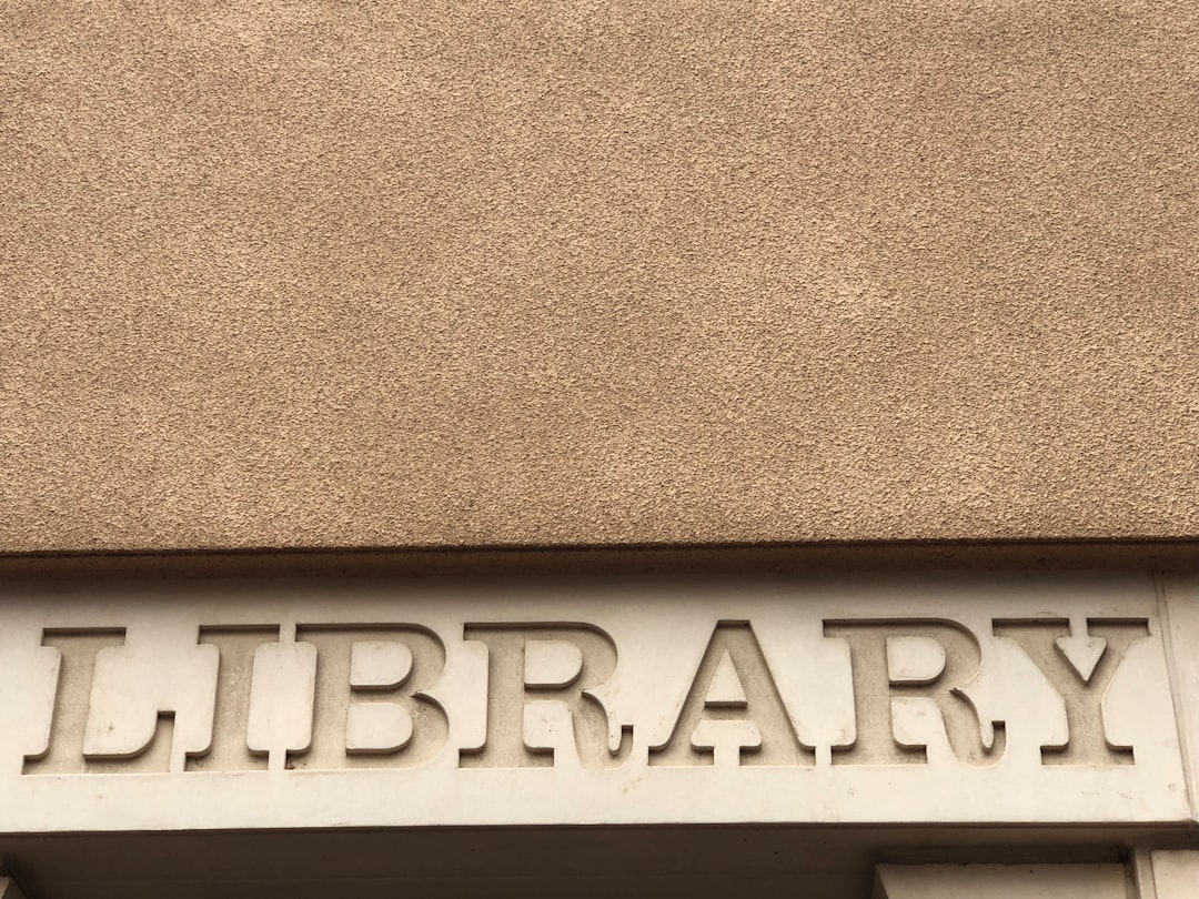 library-signage-i5pgtyqehiq